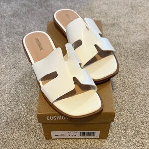Cushionaire Women's White Slide Sandals